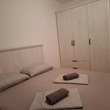 Telep Family House With Garden & Free Parking * Nowy Sad