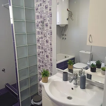 Telep Family House With Garden & Free Parking * Nowy Sad